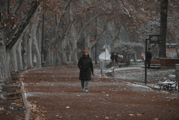 Frío polar en Mendoza: sábado con heladas parciales y alerta por vientos