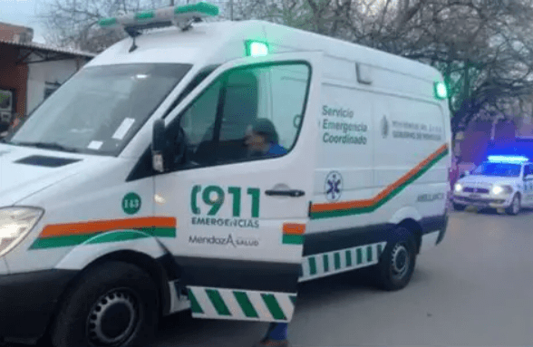 Una ciclista fue embestida por un auto y hospitalizada en Tunuyán
