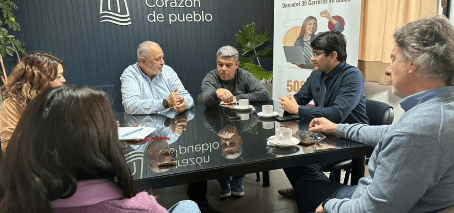 San Carlos firma convenio histórico con prestigiosa Universidad local
