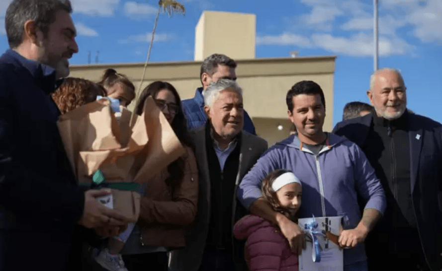 Cornejo entregó 29 viviendas en Tupungato y San Carlos