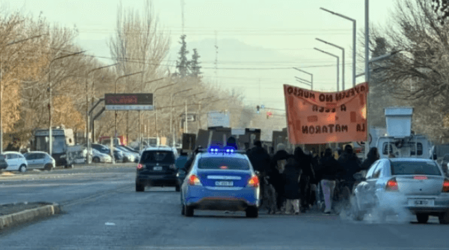 Tunuyán marcha por Ayelén tras muerte en cirugía en Hospital Scaravelli