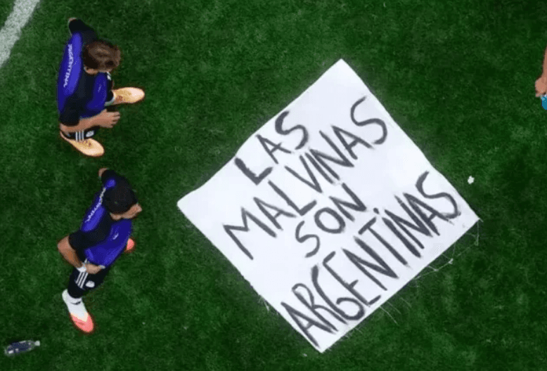 Inglaterra pide a la FIFA sancionar a Argentina por bandera de Malvinas