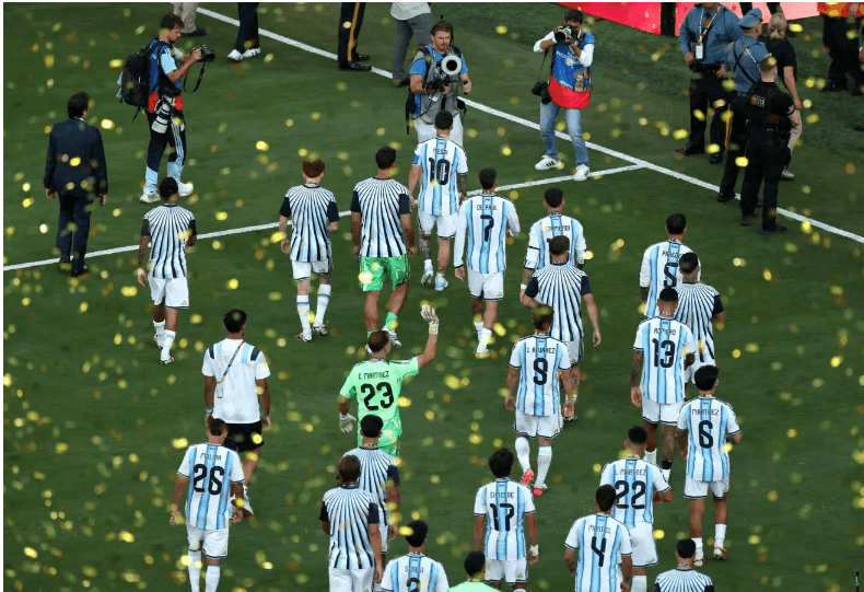 Llega hoy parte de la selección argentina sin Messi ni De Paul