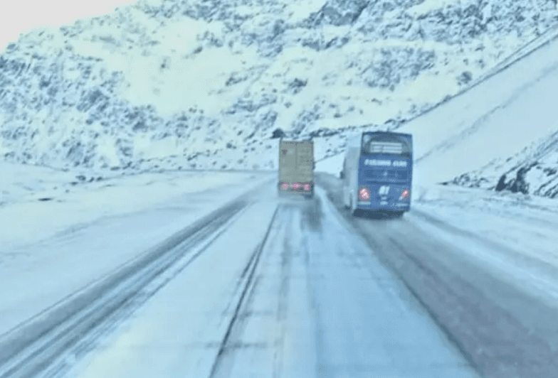 Pasos fronterizos hacia Chile permanecen cerrados por nevadas