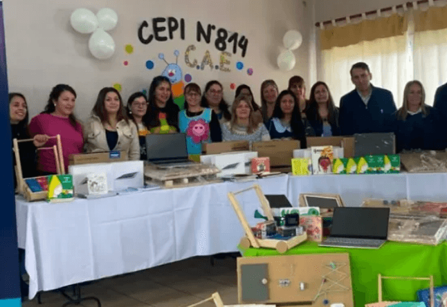 San Carlos entregó tablets y notebooks a centros de primera infancia